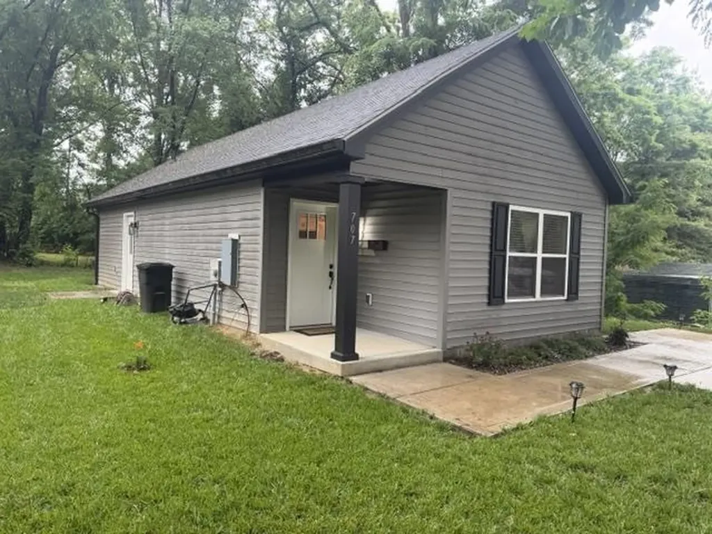 707 Edelen Avenue Bardstown KY 40004