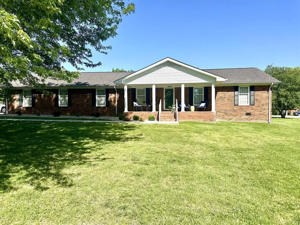 1882 Lakeshore Drive Madisonville KY 42431