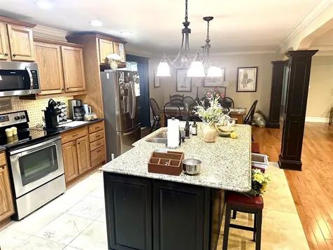1882 Lakeshore Drive Madisonville KY 42431