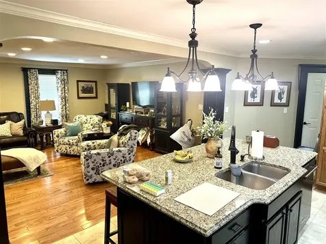1882 Lakeshore Drive Madisonville KY 42431