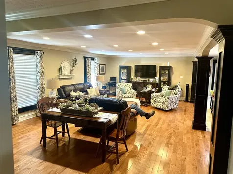 1882 Lakeshore Drive Madisonville KY 42431