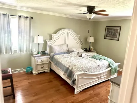 1882 Lakeshore Drive Madisonville KY 42431