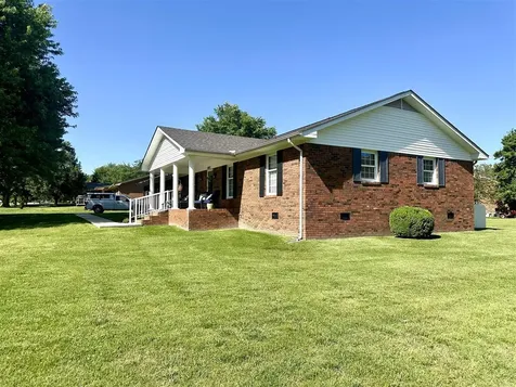 1882 Lakeshore Drive Madisonville KY 42431