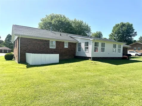 1882 Lakeshore Drive Madisonville KY 42431