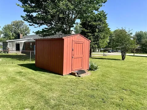 1882 Lakeshore Drive Madisonville KY 42431