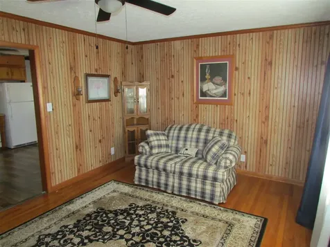 817 N 4th Street Scottsville KY 42164