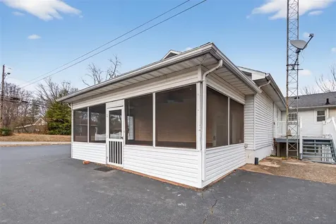 508 W Mose Rager Boulevard Drakesboro KY 42337