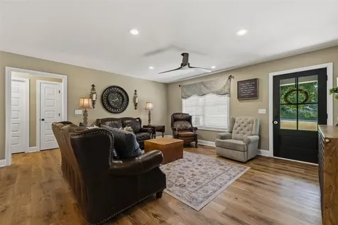 462 Ayers Lane Scottsville KY 42164