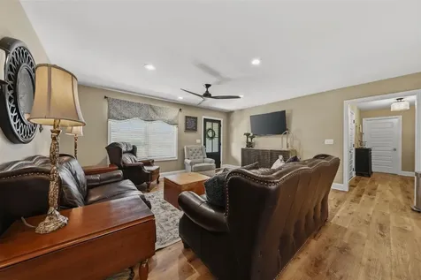 462 Ayers Lane Scottsville KY 42164