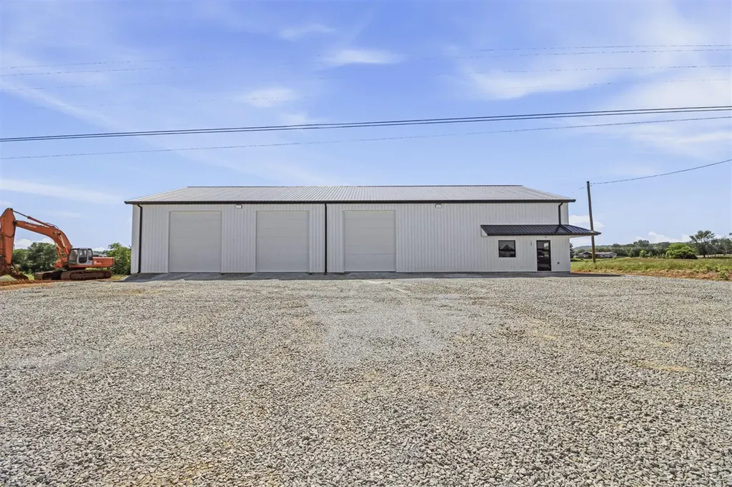 7565 Happy Valley Road Cave City KY 42127