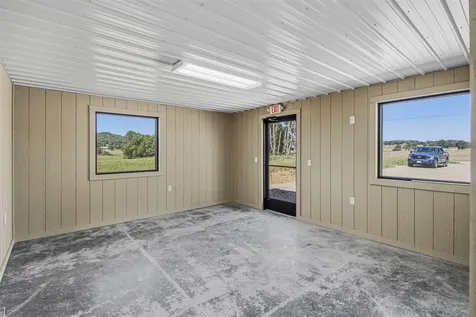 7565 Happy Valley Road Cave City KY 42127