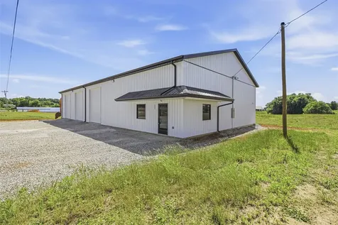7565 Happy Valley Road Cave City KY 42127