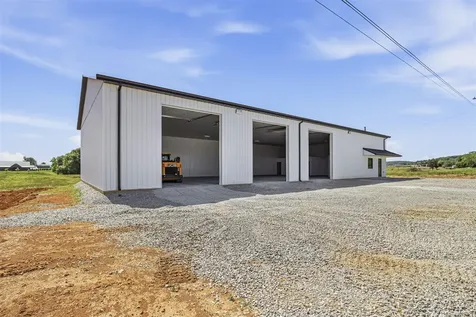 7565 Happy Valley Road Cave City KY 42127
