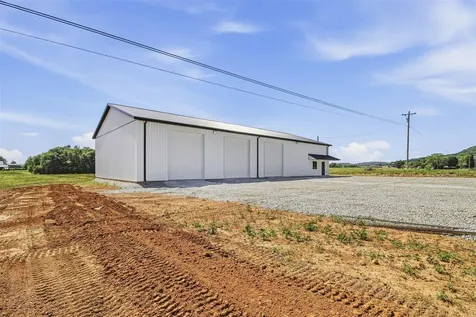 7565 Happy Valley Road Cave City KY 42127