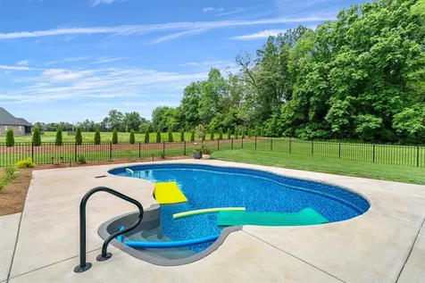 1739 Leyben Court Bowling Green KY 42103