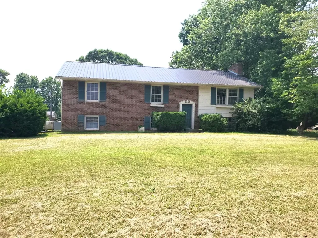 1718 Erin Way Bowling Green KY 42104