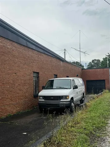 611 E Main Street Scottsville KY 42164