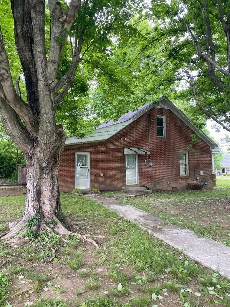 1019 W Cedar Street Franklin City KY 42134