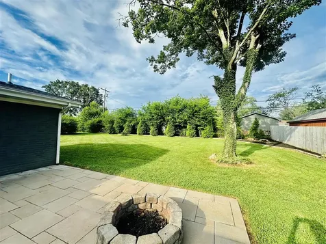 708 Sherwood Drive Bowling Green KY 42103