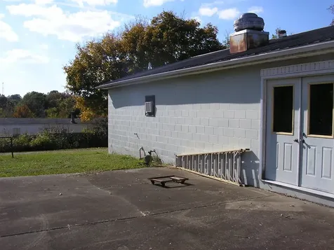 11242 S Highway 431 Dunmor KY 42339
