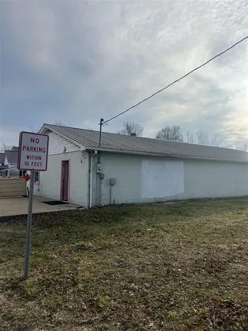 11242 S Highway 431 Dunmor KY 42339
