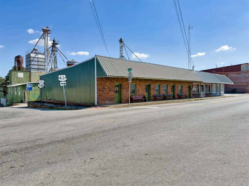 103 E Gallatin Street Adairville KY 42202