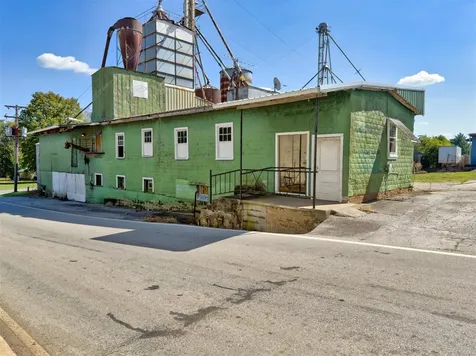 103 E Gallatin Street Adairville KY 42202