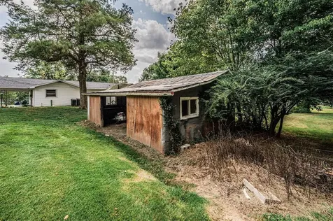 1169 Highway 949 Dunmor KY 42339