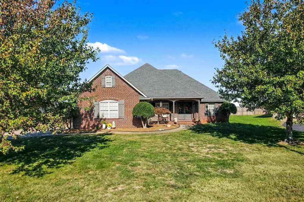 Bowling Green KY, 122 Cross Hall Loop