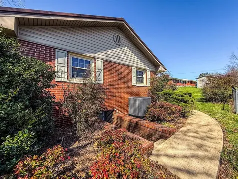18 Caldwell Street Munfordville KY 42765