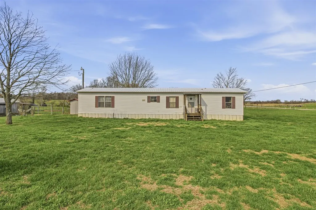 30 Sunshine Acres Drive Hardyville KY 42746