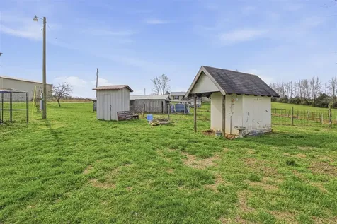 30 Sunshine Acres Drive Hardyville KY 42746