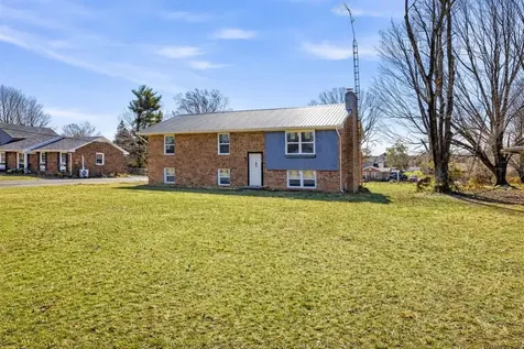 1718 Erin Way Bowling Green KY 42104