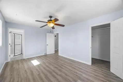 1718 Erin Way Bowling Green KY 42104