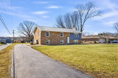 1718 Erin Way Bowling Green KY 42104