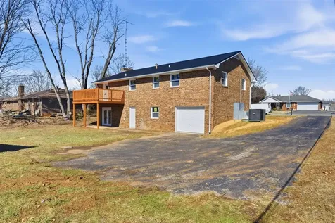 1718 Erin Way Bowling Green KY 42104