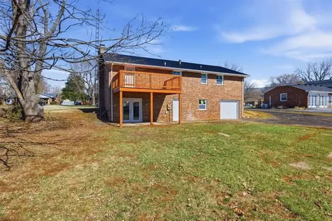 1718 Erin Way Bowling Green KY 42104
