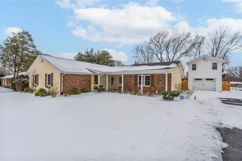 2425 Heather Drive Bowling Green KY 42104