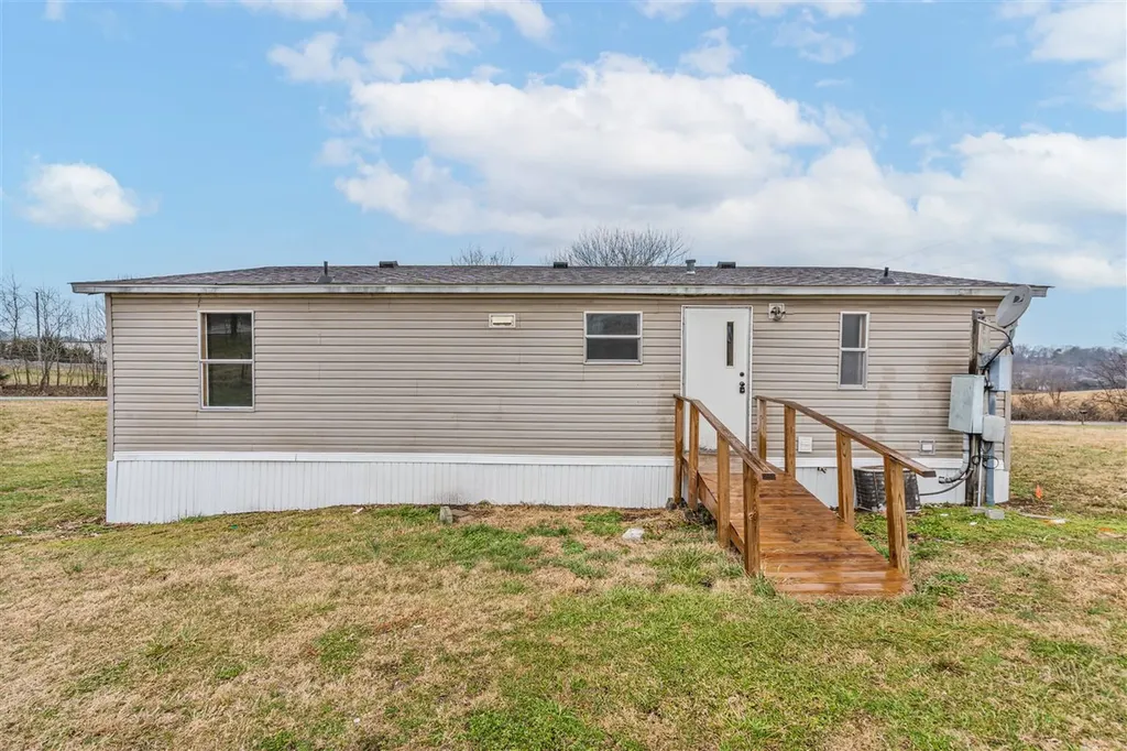 20 Conner Hogan Lane Scottsville KY 42164
