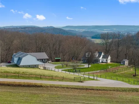 774 John Logsdon Road Munfordville KY 42765
