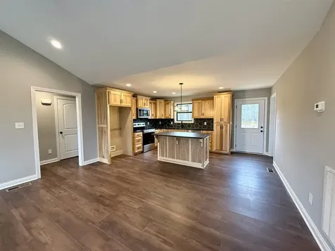 6845 Dripping Springs Road Smiths Grove KY 42171