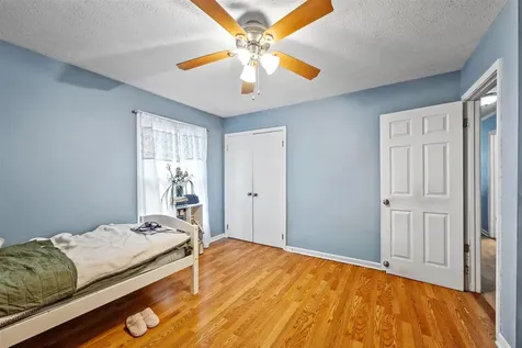 221 Whispering Hills Boulevard Bowling Green KY 42104