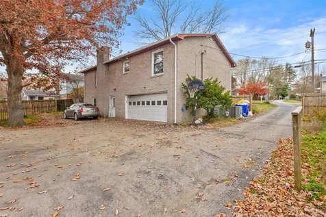 221 Whispering Hills Boulevard Bowling Green KY 42104