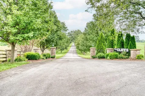 529 Cliffside Drive Russell Springs KY 42642