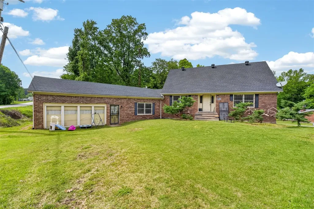 27 Rone Lane Morgantown KY 42261