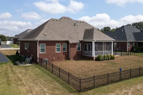 392 Roseberry Circle Bowling Green KY 42104
