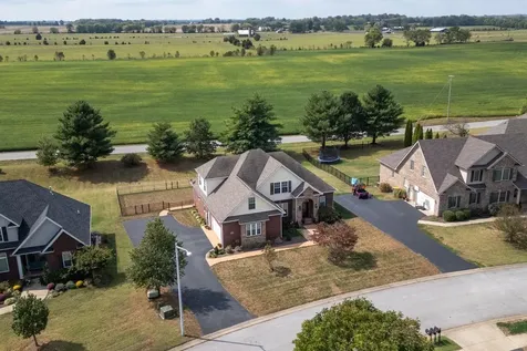392 Roseberry Circle Bowling Green KY 42104