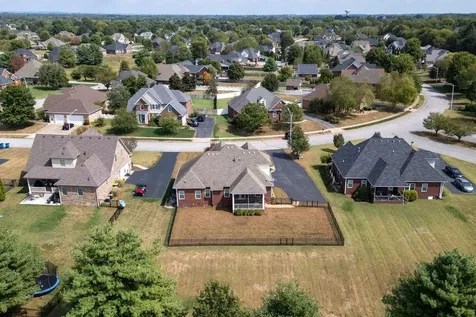 392 Roseberry Circle Bowling Green KY 42104