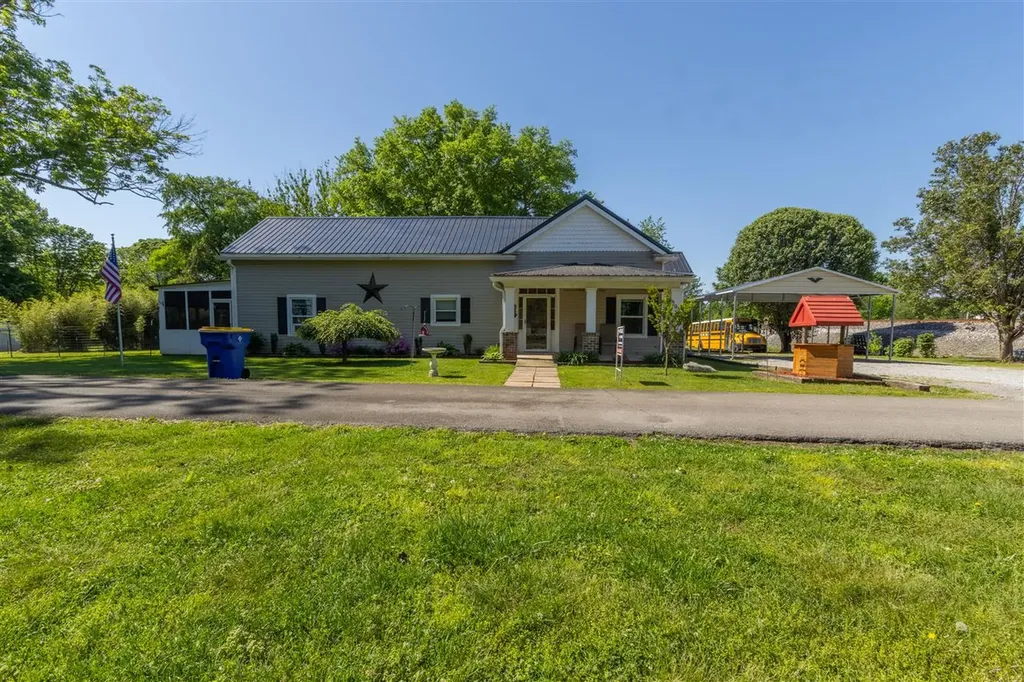 803 S Robinson Street Woodburn KY 42170