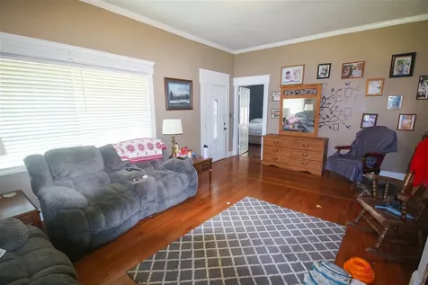 109 S Mceuen Avenue Earlington KY 42410